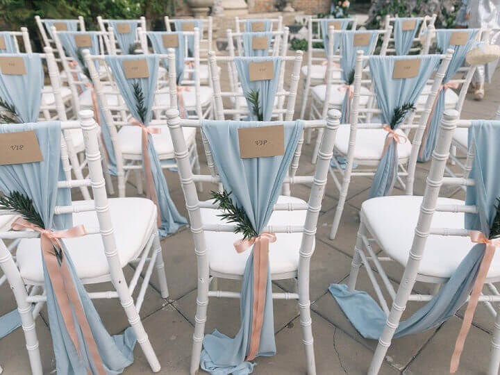 how do you tie a bow sash on a chair?